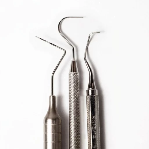 Sonde parodontale et curette de Gracey